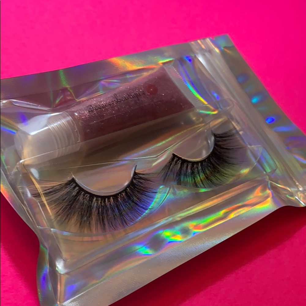 Lip gloss and lash pack